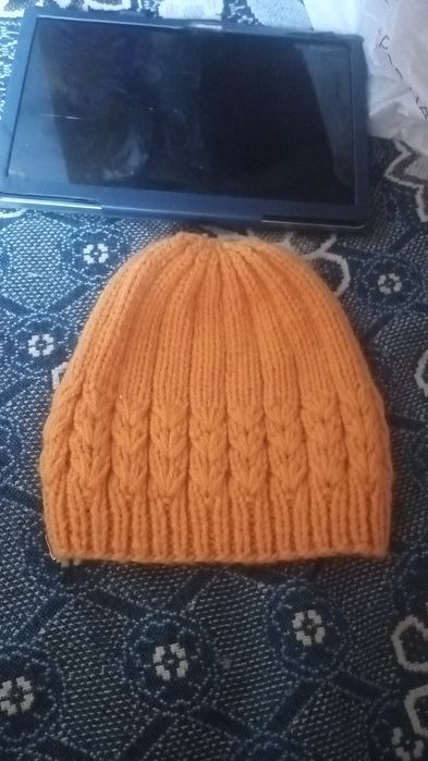 Продаю шапки женские.