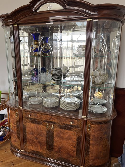 Стол со стульями