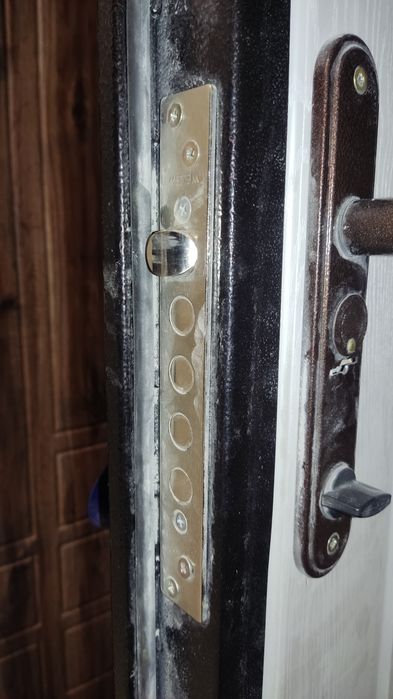 НОВАЯ дверь в квартиру