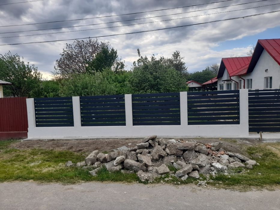 Construim garduri și porți stil jaluzea șipcă metalică tablă cutata