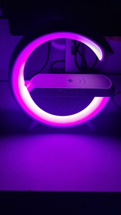 Lampa de birou cu boxa bluetooth și încărcător wireless