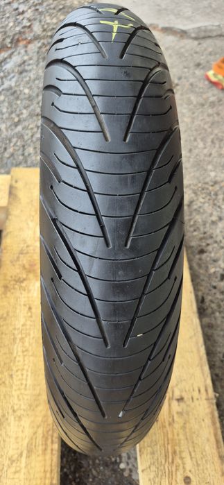 O anvelopa moto Michelin 120/70 ZR17.