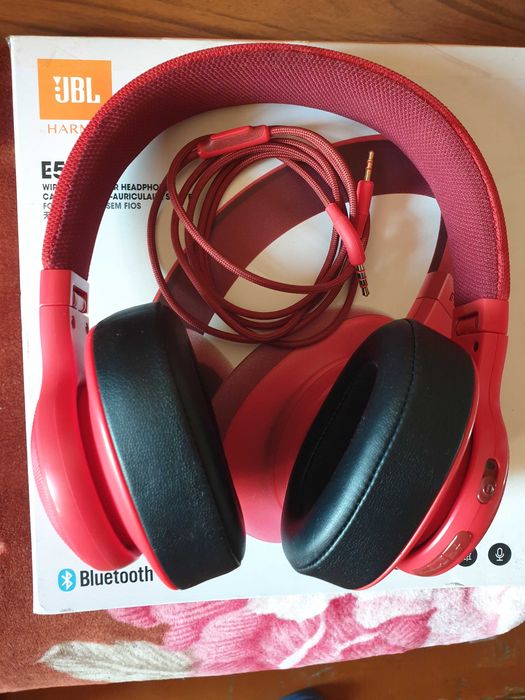 Продам оригинальные наушники JBL E55BT