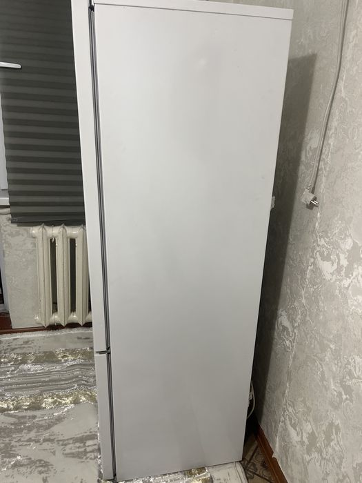 продам холодильник на запчасти.