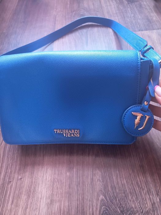 Чанта Trussardi в син цвят.
