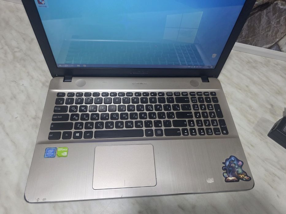 Ноутбук Asus i3 6th + ssd 128gb