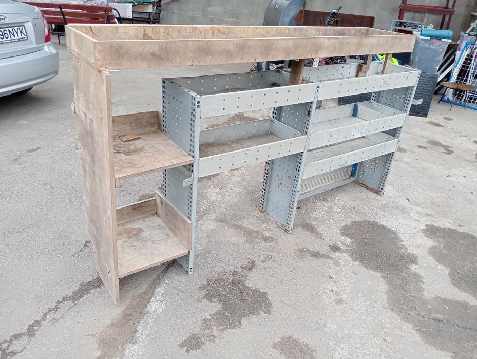 Vând raft boot pentru scule