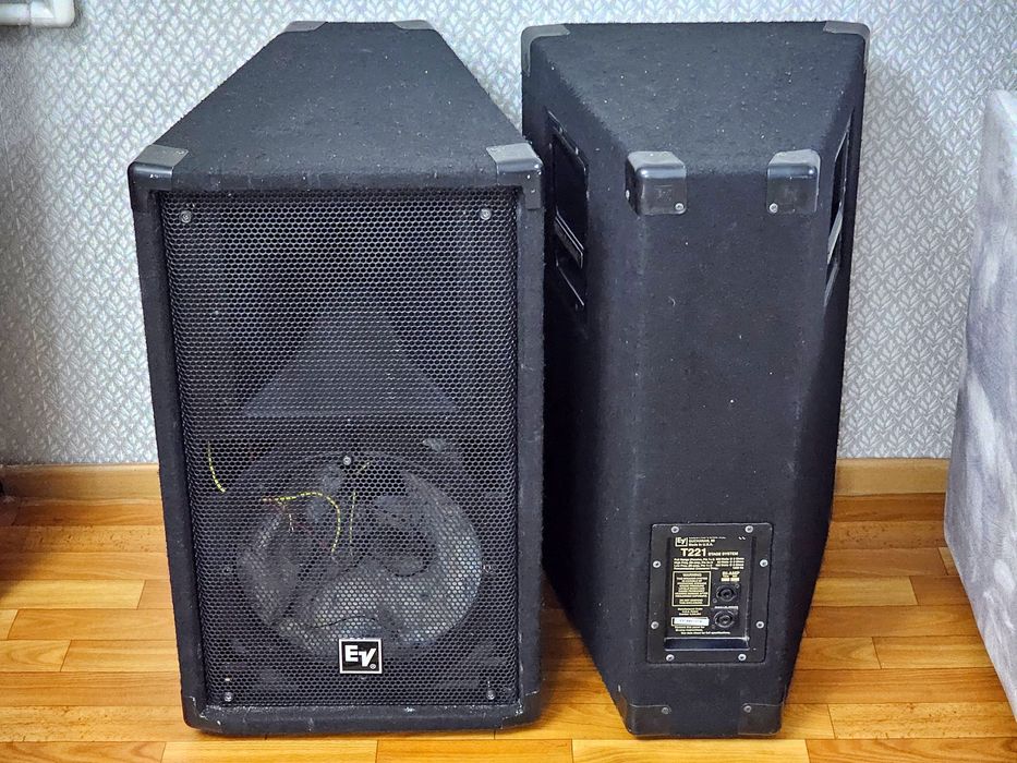 Пустые корпуса от колонок ELECTRO-VOICE T221