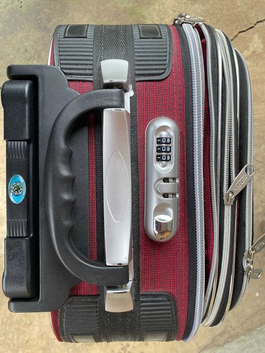 Продавам куфар в отлично състояние