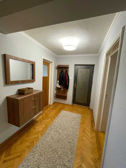 Inchiriez apartament cu 3 camere, direct proprietar, spatios, zona Luica