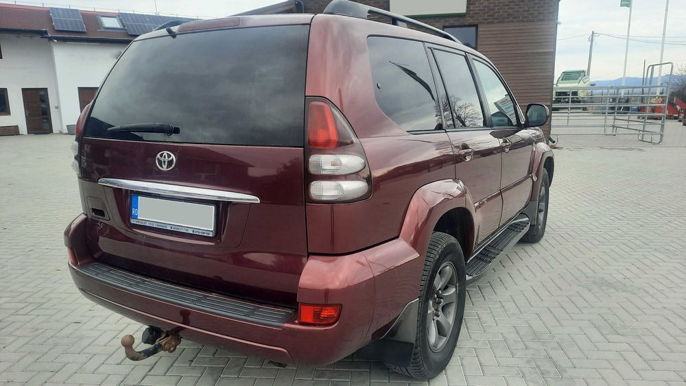 Toyota Land Cruiser 3.0 D-4D – 4x4 – 8 locuri – 2007