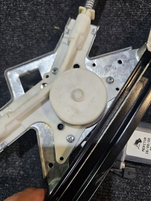 Macara electrica stanga fata Seat Ibiza / Cordoba 6K noua originala
