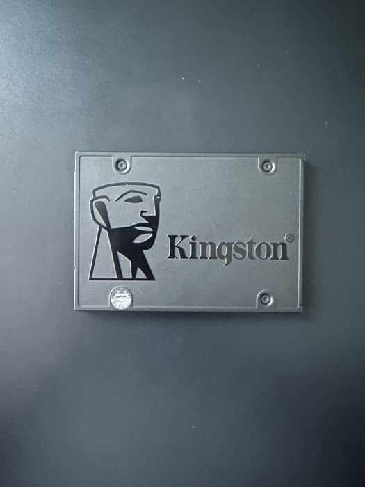 Vând ssd Kingston
