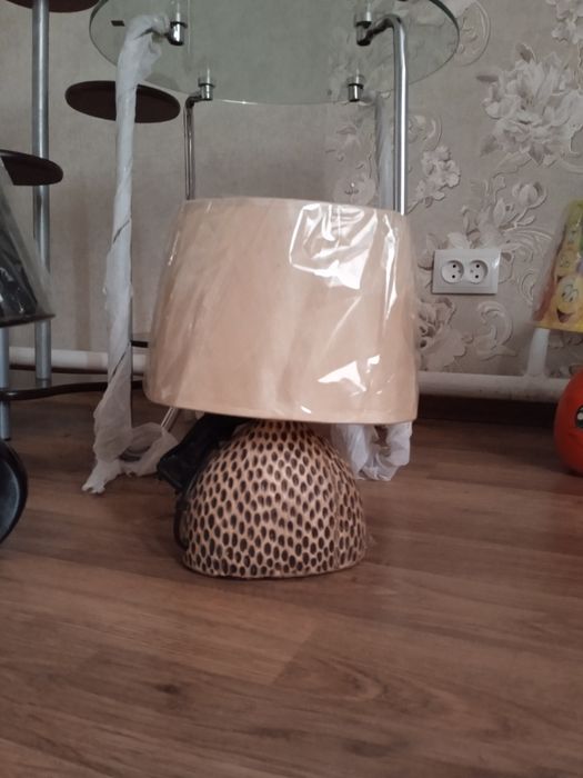 Настольная лампа