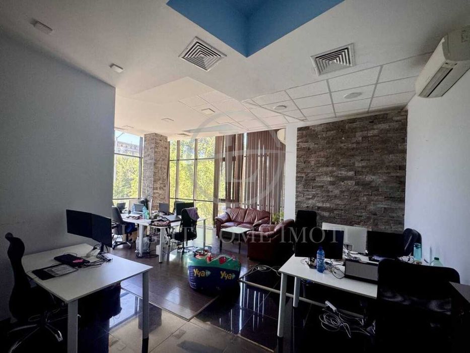 Продава се Офис в Пловдив, Център - 120 кв.м за 2125 €/кв.м - Снимка #1
