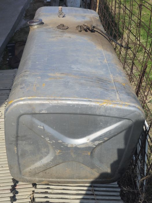 алюминиевый бак продаеться