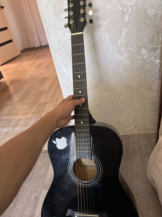 Продается Гитара 38см Levinson