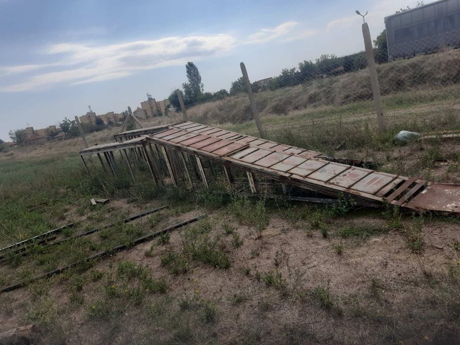 Масивна рампа за автомобили, микробуси и лекотоварни камиони