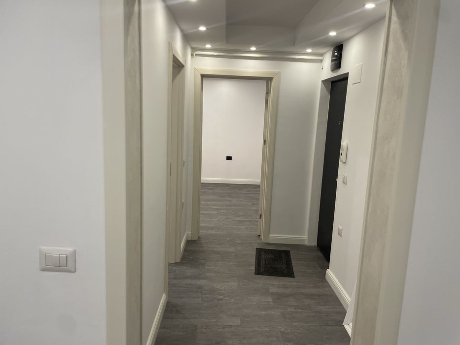 De vanzare apartament cu 3 camere semidecomandat, etaj 1, RENOVAT