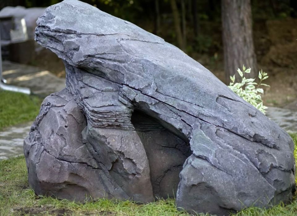 Камни , скалы, мох ,  для ландшафтногодекора.