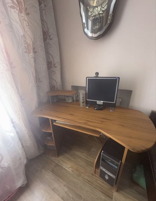 Продам стол компьютерный