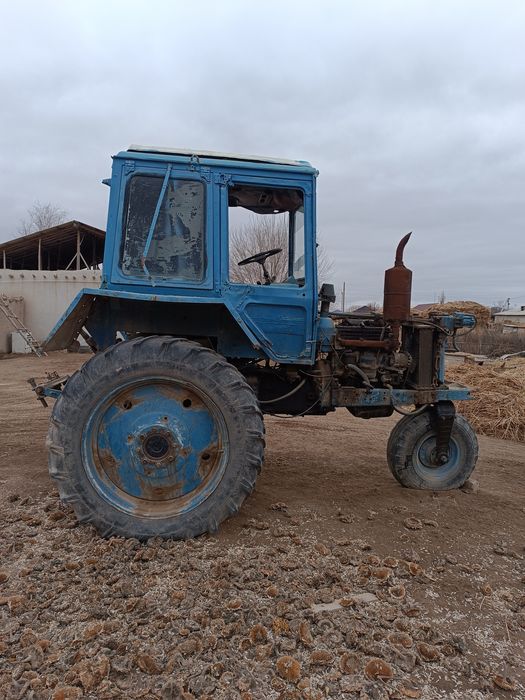 Traktor bar satiladi