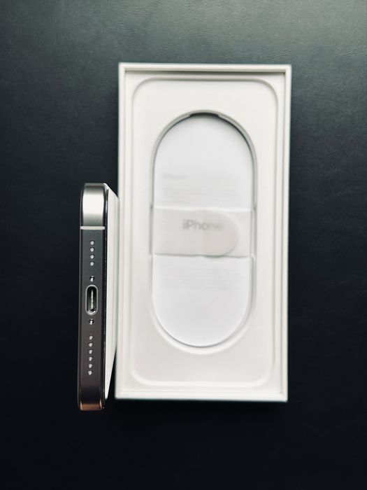 iPhone 16 Pro Max 256GB бял титан