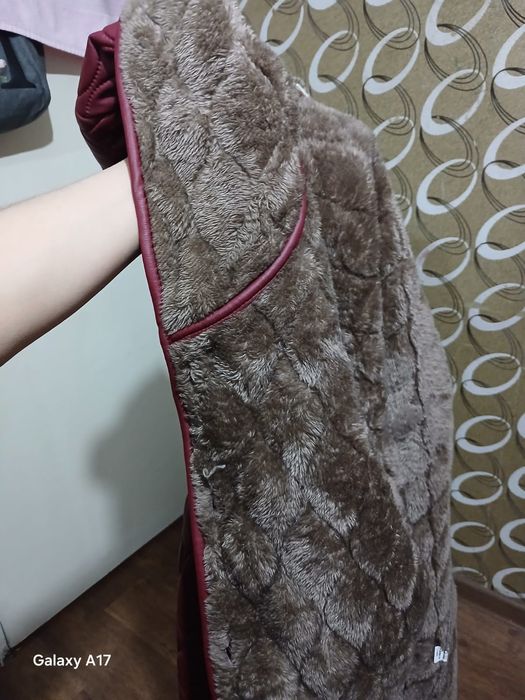 Продам весеннюю куртку.