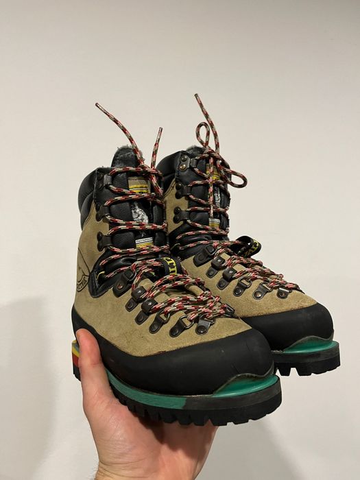 Vând bocanci La Sportiva Nepal