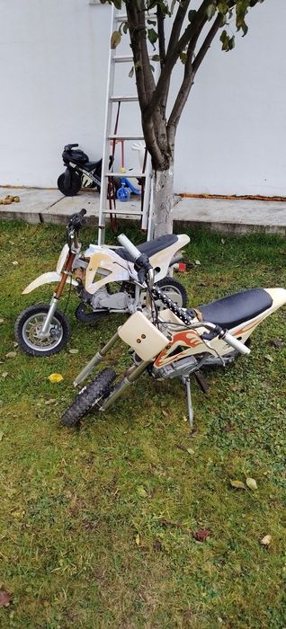 Doua pocket bike pe benzina pentru copii
