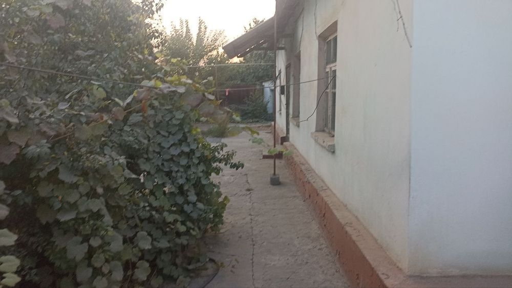 Дом продаётся 20 соток 4комната,гараж,времянка