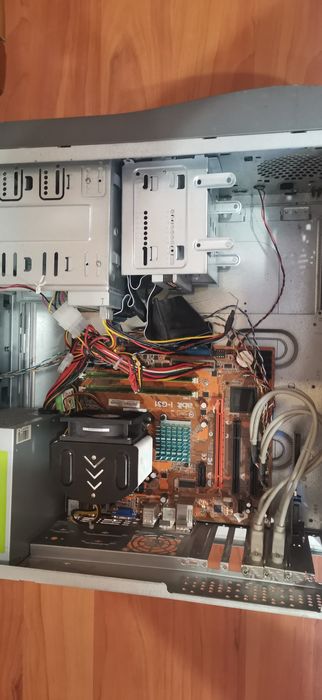 Desktop pentru piese