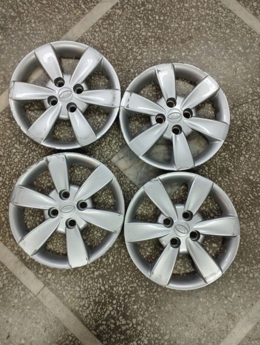 Продам комплект колпаков на KIA