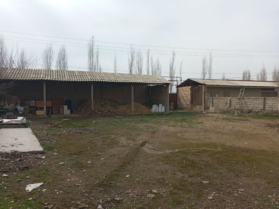 Platina tarafda. Uchaska sotiladi 16.5 sotix