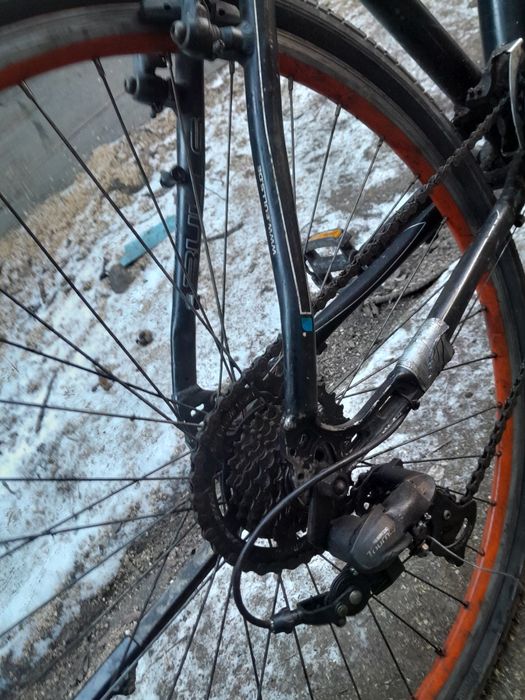 Vind bicicletă de firmă 2 bucăți una de 28 și 26 ofertă numai astăzi