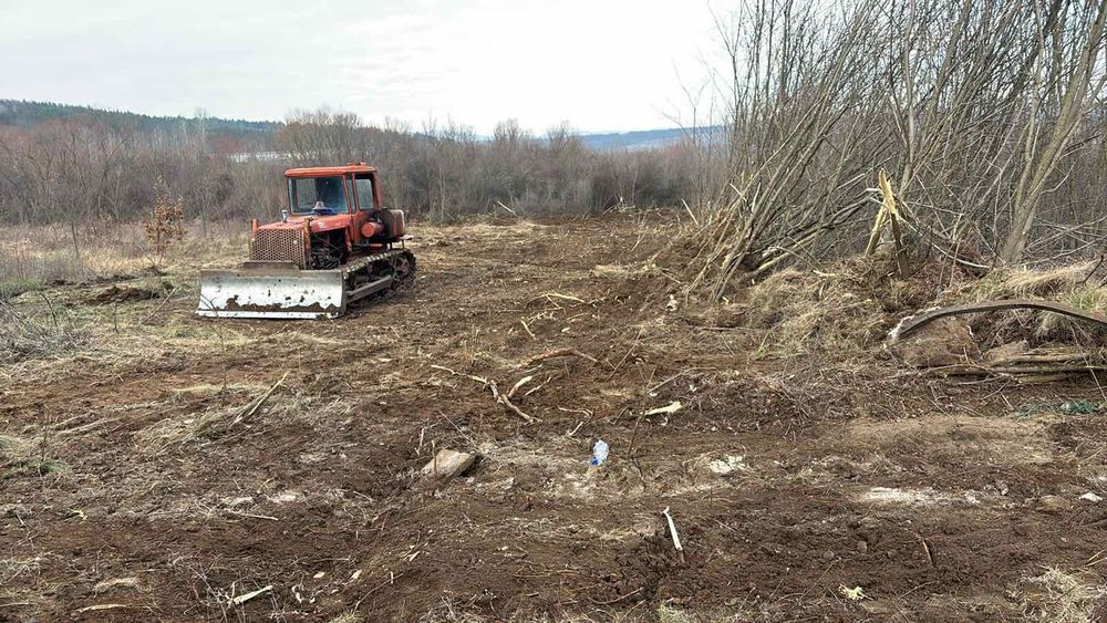 Услуги с Булдозер,Комбиниран багер и Мулчер.