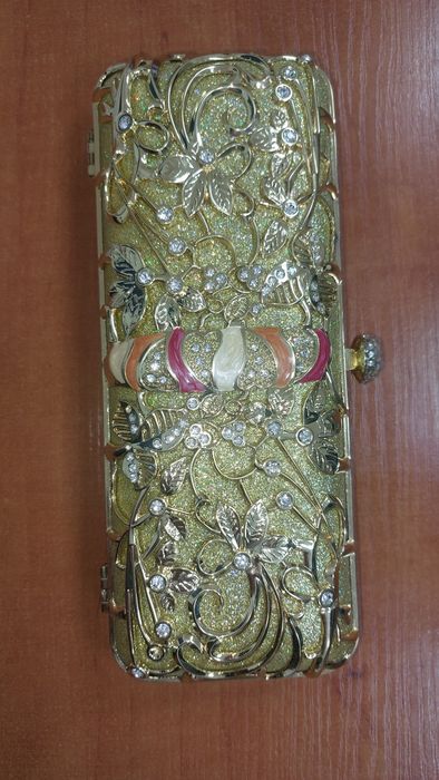 Продается клатч со стразами