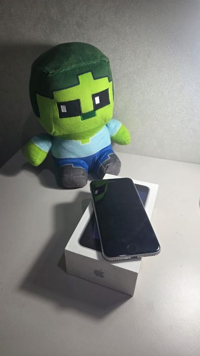 iPhone SE 2020 продам