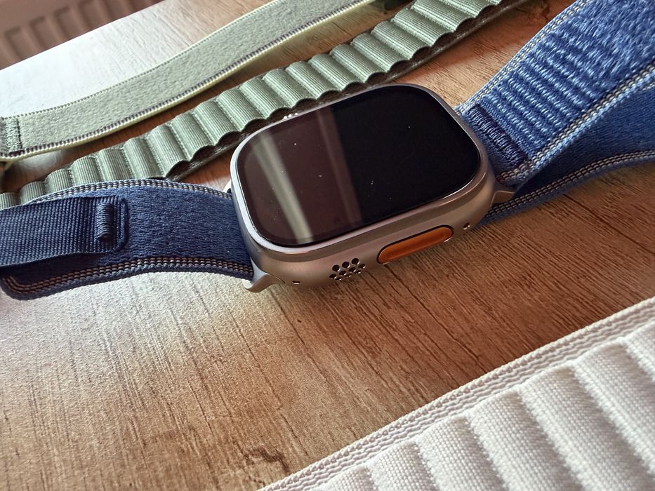Apple Watch Ultra Gen3 - Silver Titanium с 5 оригинални каишки