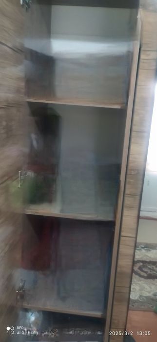 Shkaf kiyim va narsalarni qo'yish uchun mo'ljallangan