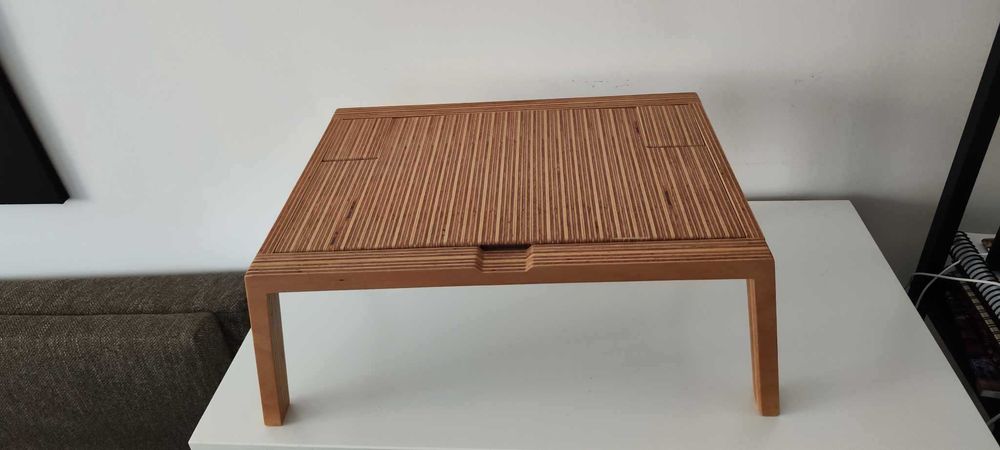 Măsuță cu oglindă