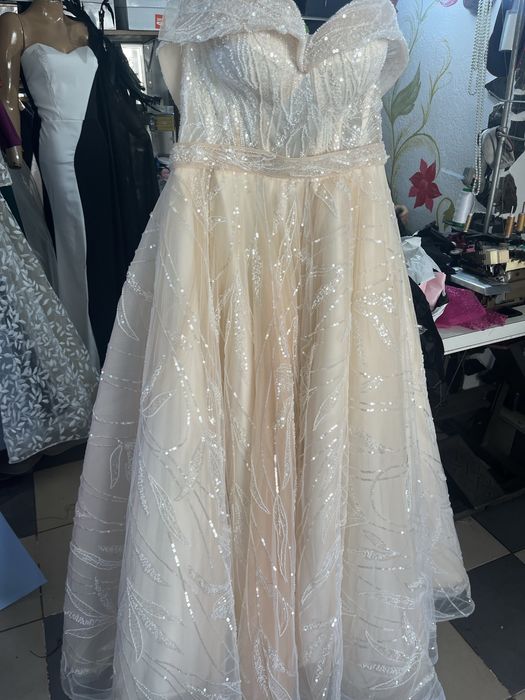 Vand rochie de mireasa