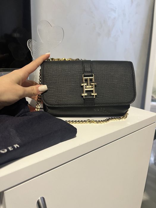 Черна чанта Tommy Hilfiger
