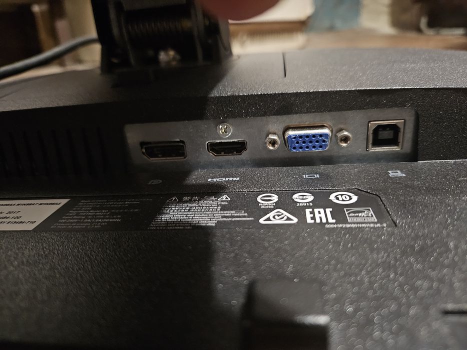 Монитор PC 2 броя Acer и HP