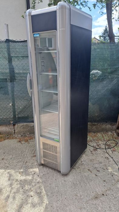 Хладилна витрина