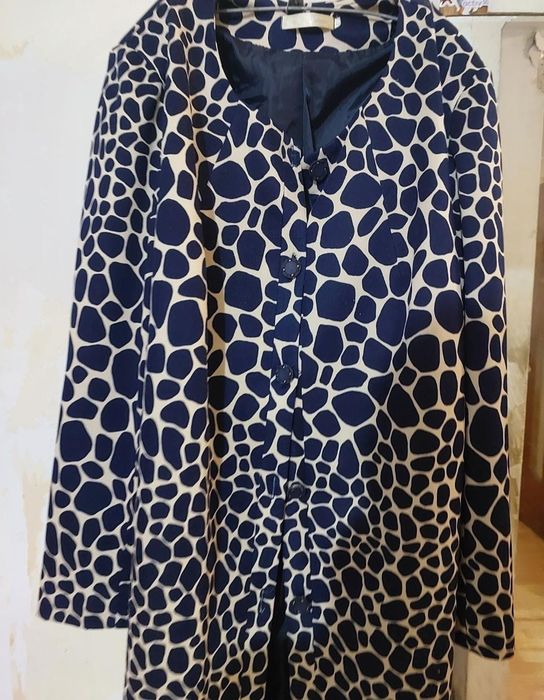 Продаётся плащ-пальто-тренч,в хорошем состоянии.