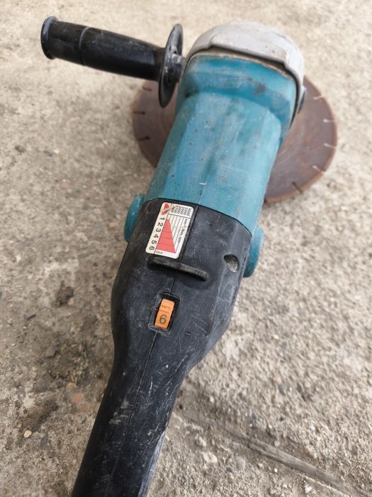 Vând Flex Makita