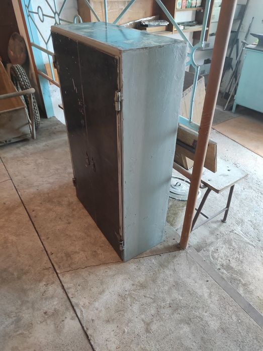 Сейф металлический