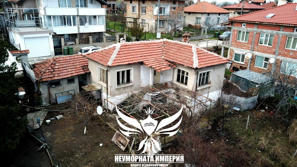 Продавам Двуетажна къща с постройки 155РЗП с 662кв. в двор село Стоево