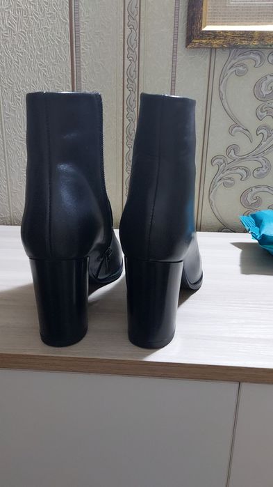 Продам кожаные ботильоны 37 размера